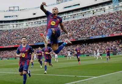 برشلونة يكتسح إشبيلية بخماسية ويبتعد بالصدارة