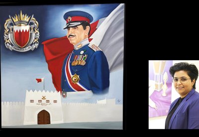 الفنانة فاطمة العجمي تهدي "الكف الأمين" لوزير الداخلية