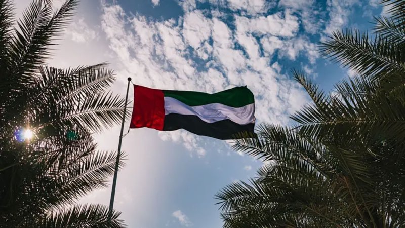 الإمارات: اعتراض صواريخ ومسيرات أُطلقت من إيران.. ومقتل شخص بأبوظبي