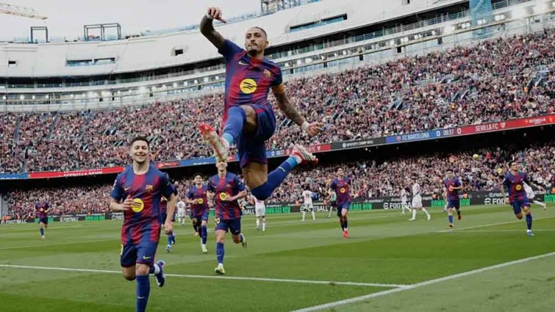 برشلونة يكتسح إشبيلية بخماسية ويبتعد بالصدارة