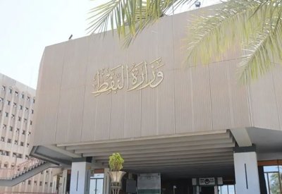 العراق يطلب من إيران السماح بعبور بعض ناقلات النفط عبر مضيق هرمز