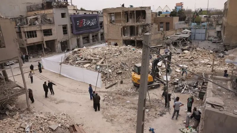 انفجارات تهز طهران.. وإسرائيل "ضربنا وزارة الاستخبارات"