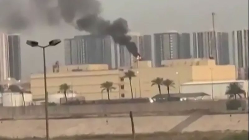 صواريخ قرب مطار بغداد.. ومسيرات تستهدف السفارة الأميركية