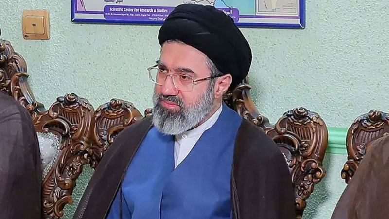 مسؤول إيراني يكشف: مجتبى خامنئي رفض خفض التوتر مع أميركا