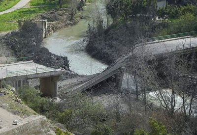 الجيش الإسرائيلي يلوح بضرب جسور الليطاني.. ويقصف جنوب لبنان