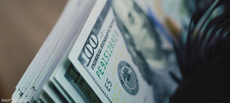 الدولار ينخفض وسط بوادر على تجدد شهية المخاطرة