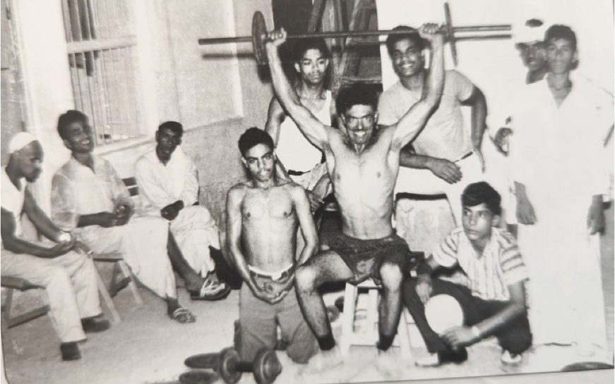 هواية حمل الأثقال وكمال الأجسام يمارسها بعض أعضاء نادي النعيم في العام 1958