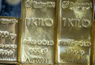 تراجع كبير في أسعار الذهب والفضة بسبب الحرب في الشرق الأوسط