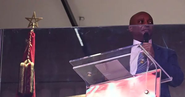 رئيس "كاف" يكسر صمته ويكشف طريقة منح المغرب كأس أفريقيا 