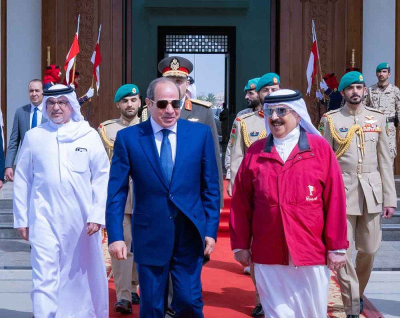 جلالة الملك المعظم في مقدمة مودعي فخامة الرئيس المصري لدى مغادرته البلاد