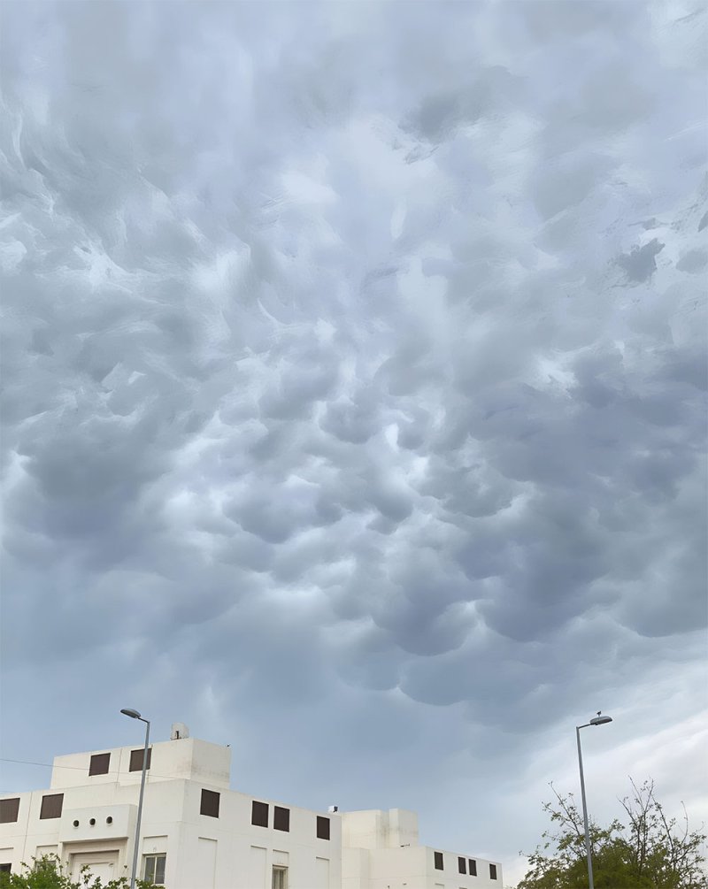 تعاقب غيوم "الماماتوس" و"الرف" في سماء البحرين يجلب الأمطار الرعدية