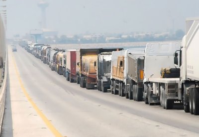 تحقيق "البلاد": سائقو الشاحنات بين التحديات والطموح لمنطقة لوجستية متكاملة