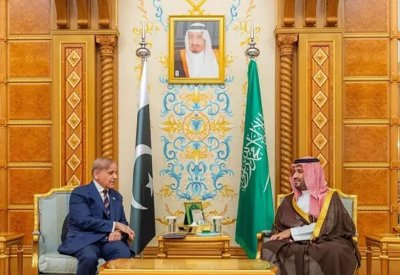 ولي العهد السعودي يبحث مع رئيس وزراء باكستان تداعيات التصعيد العسكري