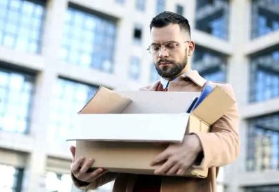 "ميتا" تسرح المئات من موظفيها