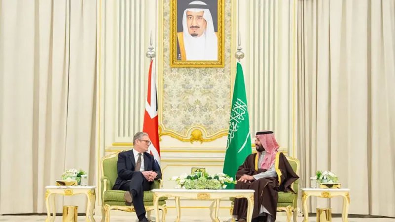 ولي العهد السعودي يبحث مع رئيس الوزراء البريطاني التصعيد العسكري وتداعياته