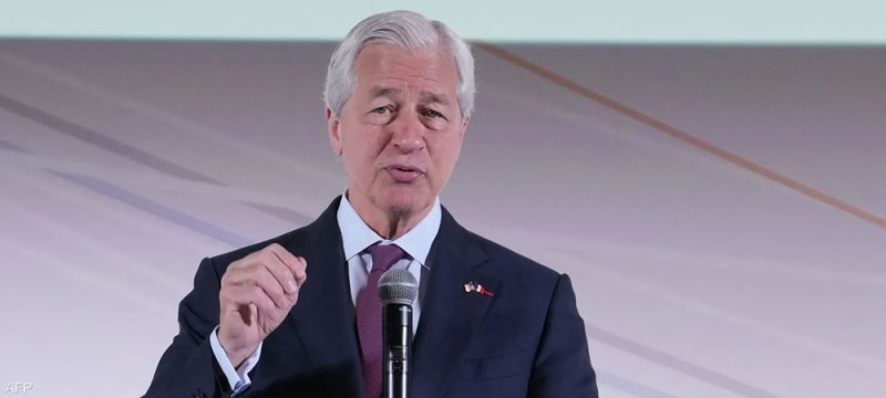 رئيس جيه.بي مورغان: متفائلون بعض الشيء بشأن الصراع مع إيران