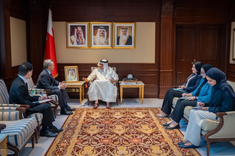 وزير الخارجية يستقبل سفير روسيا الاتحادية لدى مملكة البحرين