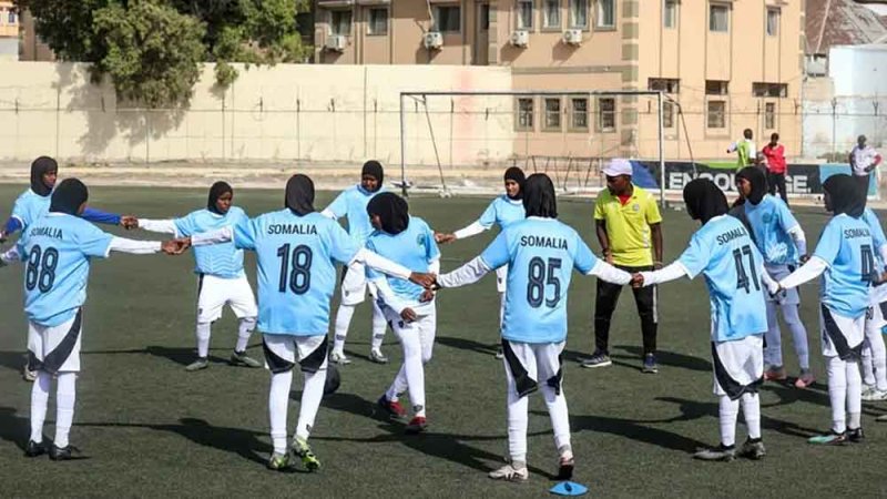 كرة القدم الصومالية تتحول ببطء إلى لعبة نسائية