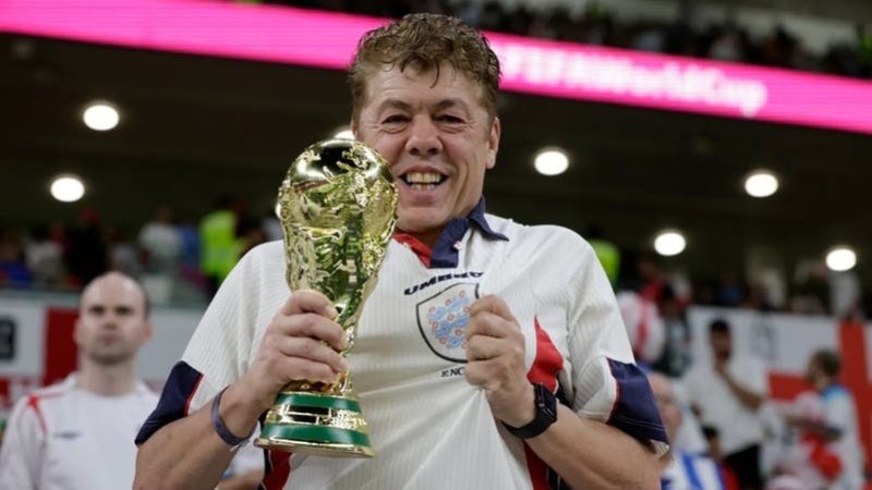 أشهر مشجع لإنجلترا سيبيع منزله لحضور كأس العالم 2026