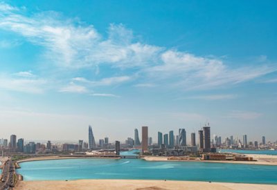 طقس معتدل مع بعض السحب في مملكة البحرين