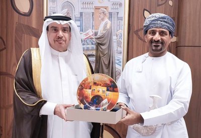 محافظ البنك المركزي بسلطنة عمان يستقبل سفير مملكة البحرين في مسقط