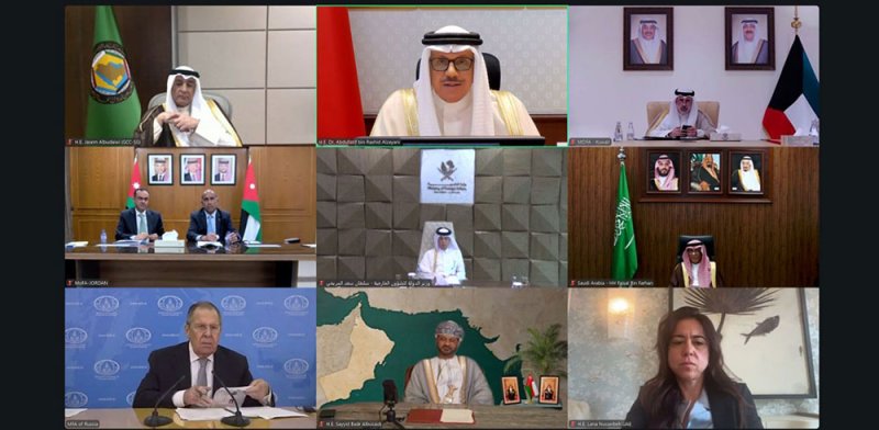وزير الخارجية يترأس اجتماعاً خليجياً أردنياً مع وزير خارجية روسيا الاتحادية عبر الاتصال المرئي