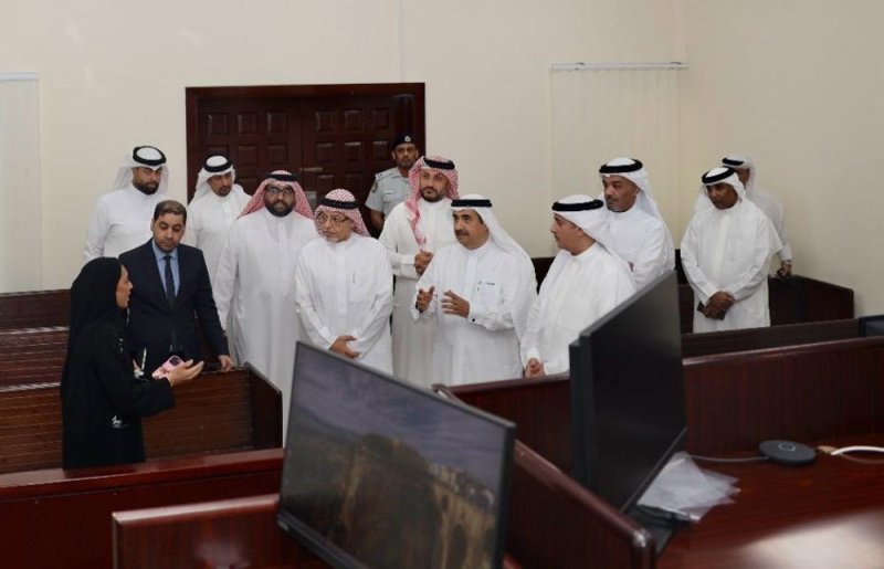 اعتماد تقنية الاتصال المرئي للمحاكم الجنائية