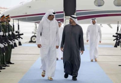 رئيس دولة الإمارت وأمير قطر يبحثان التطورات في المنطقة