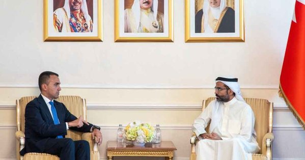 مدير عام العلاقات الثنائية بوزارة الخارجية يجتمع مع الممثل الخاص للاتحاد الأوروبي لمنطقة الخليج العربي