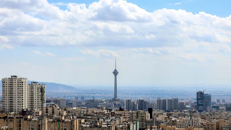 اقتصاد الولاء في إيران.. هكذا يشتري النظام بقاءه