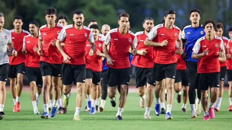 أرنولد يحاول إبعاد لاعبي العراق عن أخبار الحرب قبل مواجهة بوليفيا