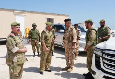سمو رئيس الحرس الوطني يتفقد مهام الحرس ويشيد بمستوى جاهزيتها وكفاءتها القتالية