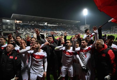 احتفالات في تركيا بعد كسر غياب 24 عاماً عن «كأس العالم»