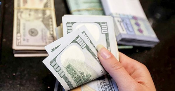 الدولار يختتم أفضل شهر له منذ 2024 بفضل أحداث الشرق الأوسط