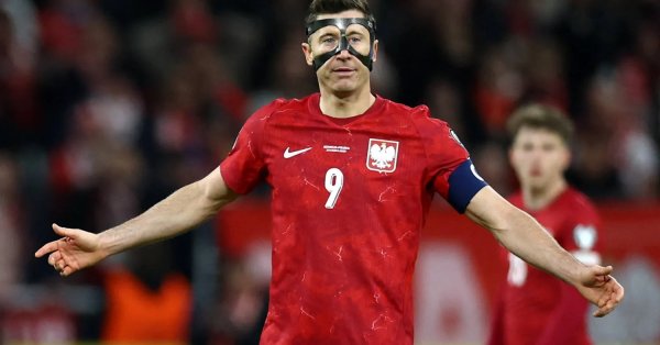 ليفاندوفسكي يُلمح إلى اعتزال اللعب الدولي بعد فشل بولندا في التأهل للمونديال #صحيفة_البلاد 