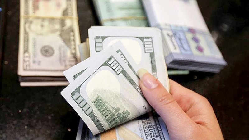الدولار يختتم أفضل شهر له منذ 2024 بفضل أحداث الشرق الأوسط