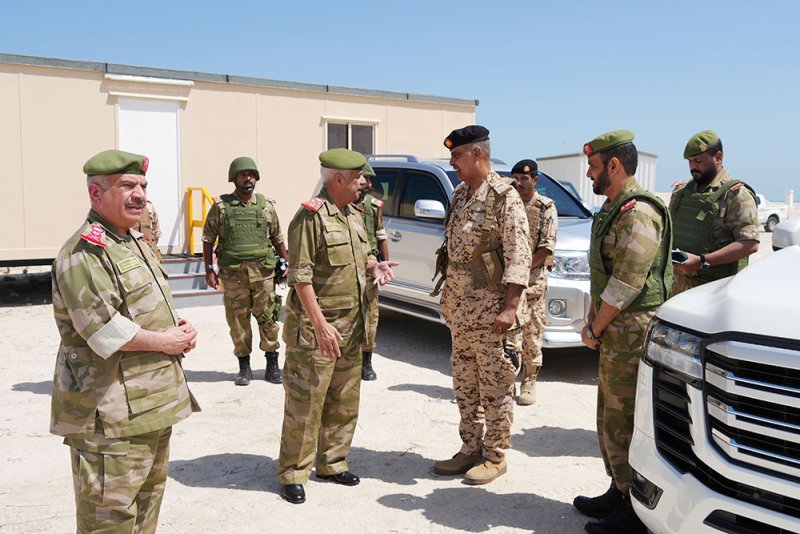 سمو رئيس الحرس الوطني يتفقد مهام الحرس ويشيد بمستوى جاهزيتها وكفاءتها القتالية