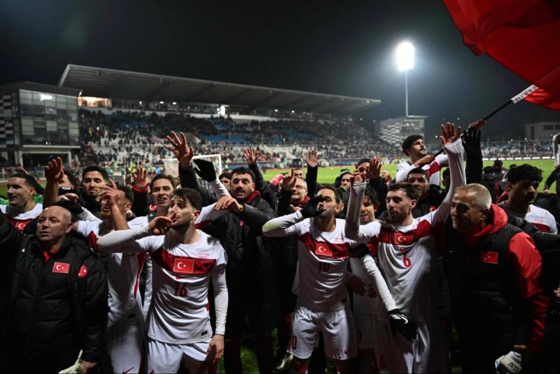 احتفالات في تركيا بعد كسر غياب 24 عاماً عن «كأس العالم»