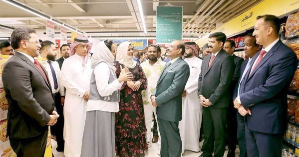 “لولو” تشحن جوًا 650 طنا من المستلزمات لتعزيز الإمدادات الغذائية في البحرين 