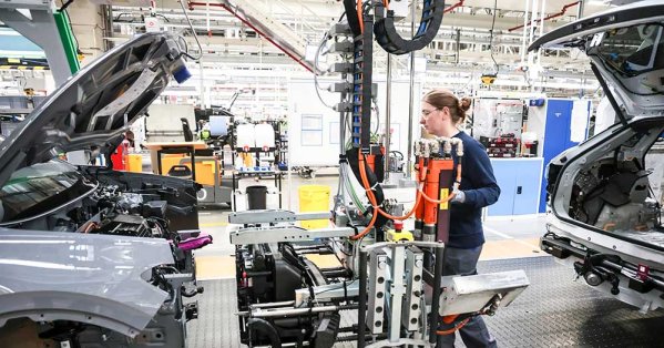 السيارات الكهربائية والهجينة تعيد رسم خارطة المبيعات 