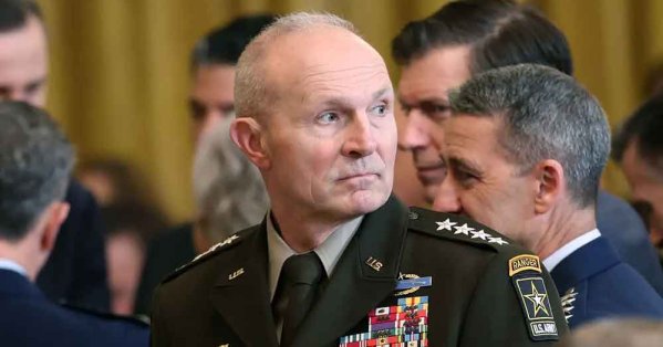 وزير الدفاع الأميركي يطلب من رئيس الأركان الاستقالة