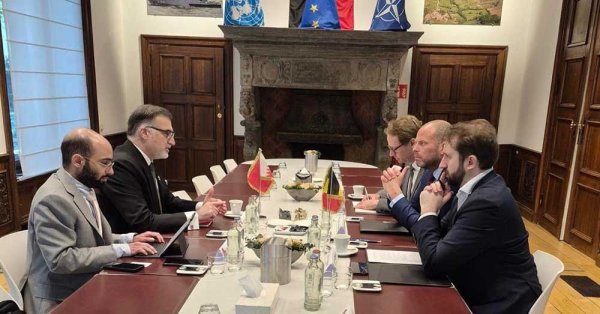 وزير الدفاع والتجارة الخارجية في مملكة بلجيكا يستقبل سفير مملكة البحرين في بروكسل 