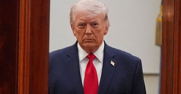 ترامب يأمر برسوم جمركية جديدة على الأدوية 