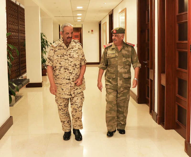 القائد العام لقوة دفاع البحرين يستقبل رئيس الحرس الوطني