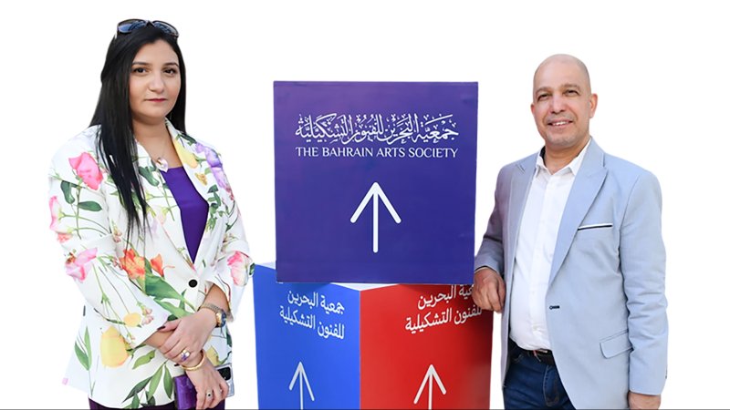بين النخيل والبحر.. إبراهيم الغانم يستعيد هوية “باربار” بألوان الماء