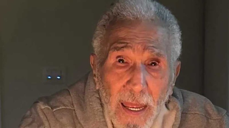 مشكلات تنفسية ونقص الأكسجين.. نقل الفنان عبد الرحمن أبو زهرة للعناية المركزة