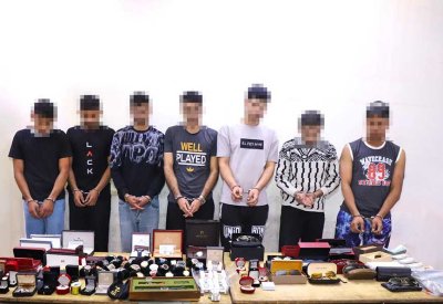 القبض على 7 أشخاص سرقوا مصوغات ذهبية ومقتنيات تقدر قيمتها بأكثر من 800 ألف دينار من منزل