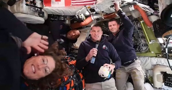 رواد "أرتيميس 2" يكشفون تفاصيل حياتهم في الفضاء 