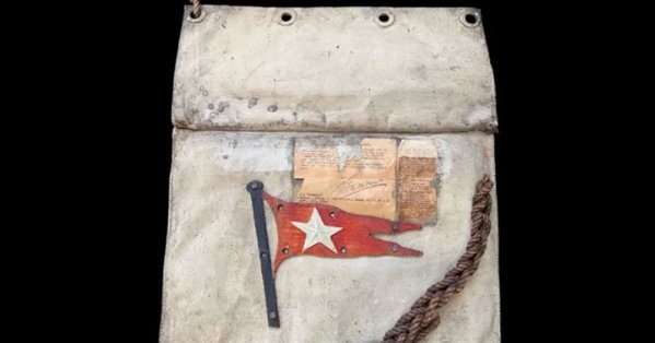 وسادة مقعد قارب نجاة من "تايتانيك"..قطعة نادرة للبيع في مزاد 