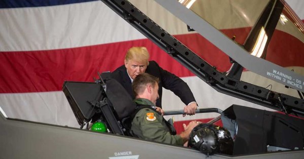 دونالد ترامب: الطيار الذي تم إنقاذه من داخل إيران مصاب بجروح خطيرة